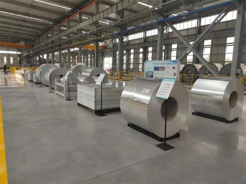 河南省委書記樓陽生、省長王凱蒞臨明泰鋁業(yè)子公司明晟新材料參觀調(diào)研