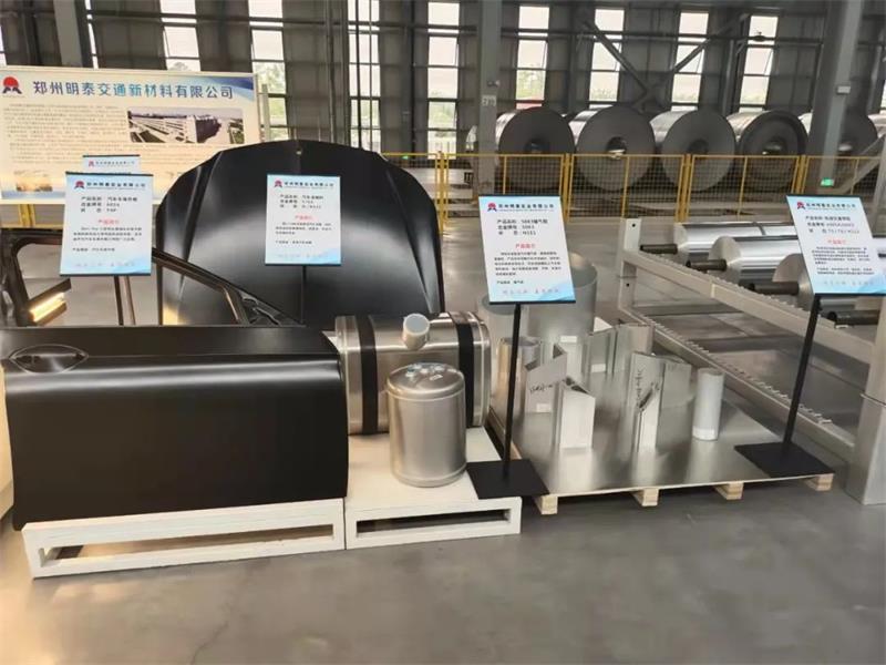 河南省委書記樓陽生、省長王凱蒞臨明泰鋁業(yè)子公司明晟新材料參觀調(diào)研